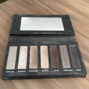 Younique moodstruck addiction eyeshadow palette